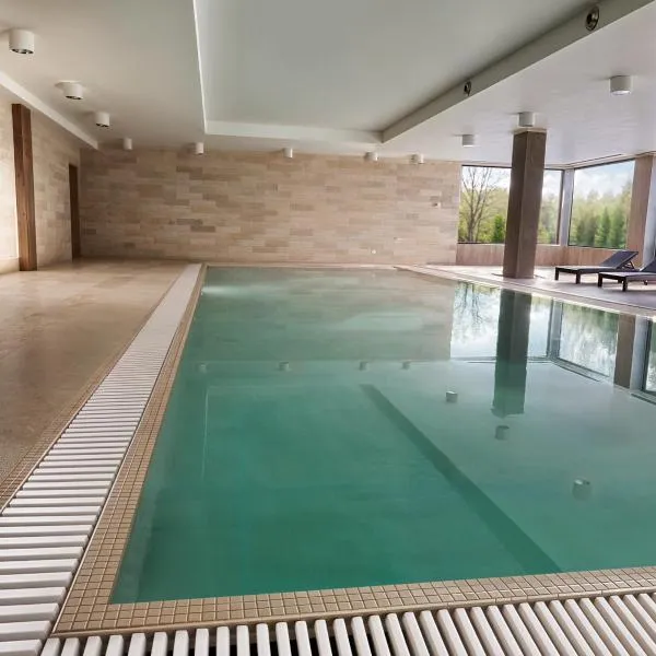 Resort Aurum Hotel، فندق في تشيرني دول