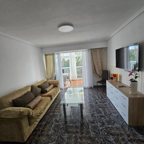 La Gavina, Beachfront Apartment Benidorm، فندق في بنيدورم