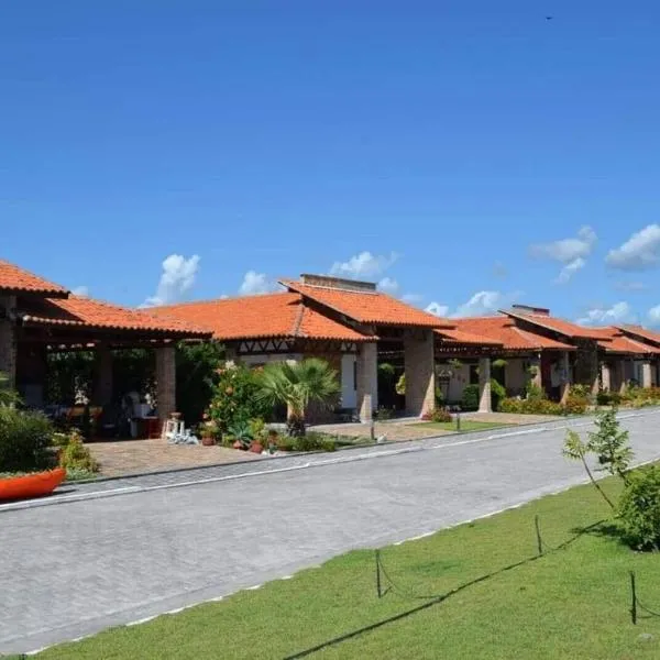 Casa em condominio com piscina na beira do rio Alegre, hotel in Santo Amaro