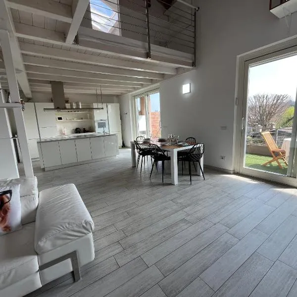 Charme Lake Loft, hotel em Ispra