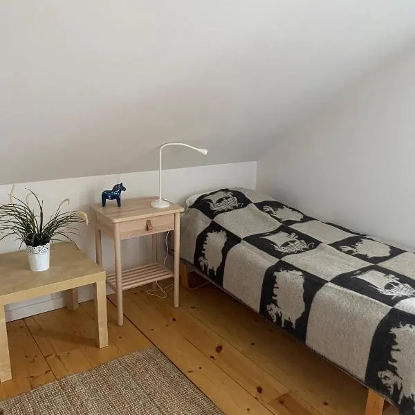 Pensionat på hästgård, hotel din Alunda