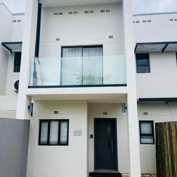 219 Contours Luxury Apartment, hotel din Victoria Falls