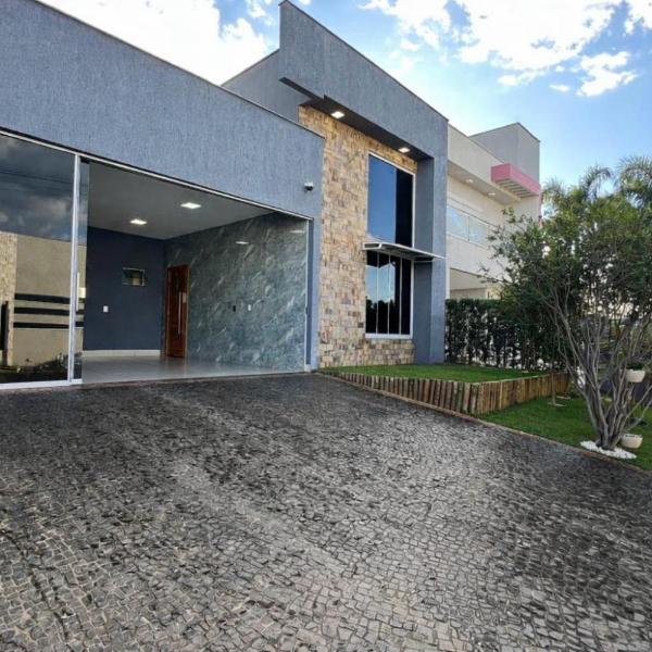 Casa alto padrão no Condomínio Jardim Veneza 15 minutos do Autódromo e pontos de embarque Park and Ride