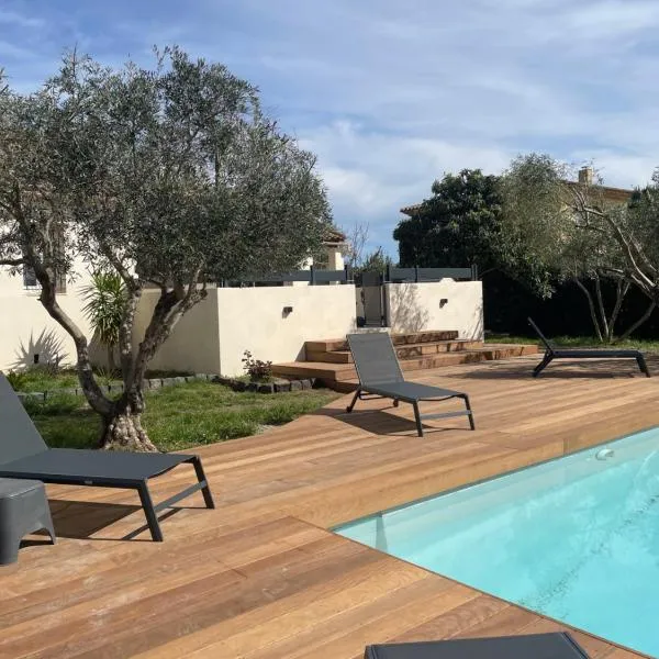 SERENITY Gite dans propriété avec jardin, terrasse, wifi, piscine et parking entre Béziers et Pezenas, hotel in Servian
