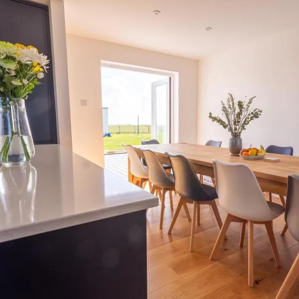 5 Bed in Isle Of Tiree oc-93854, hotel em Crossapol