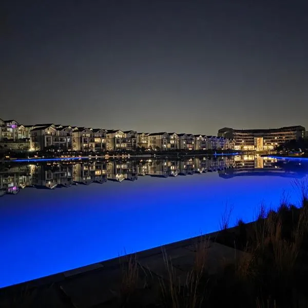 Luxury Apartment near Mall of Africa in Waterfall City, Munyaka, Midrand, hotel i Midrand