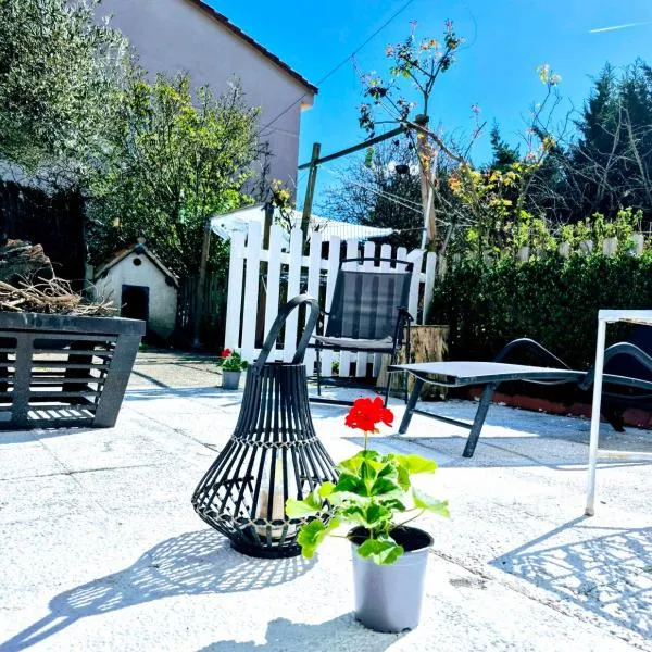 Bed in mixed dorm ideal for bikes and walkers on the camino, hotel a Zizur Mayor