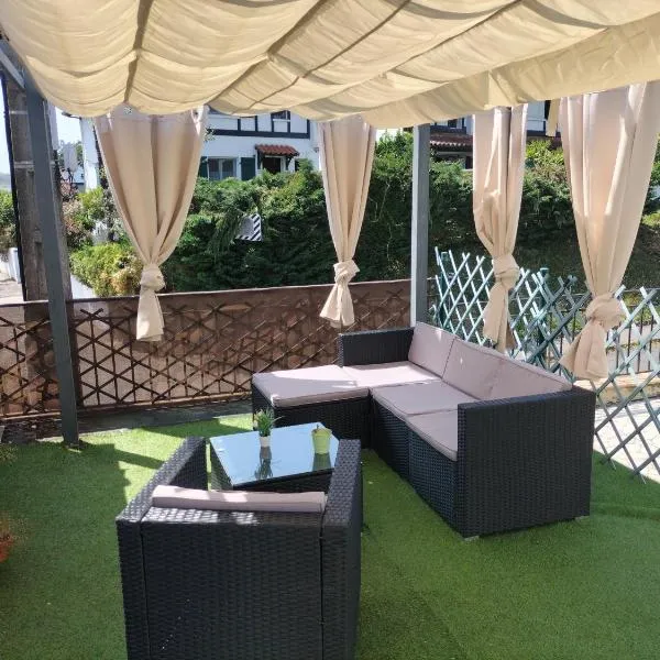 Habitación privada con encanto y vistas al Bidasoa, hotel in Hendaye