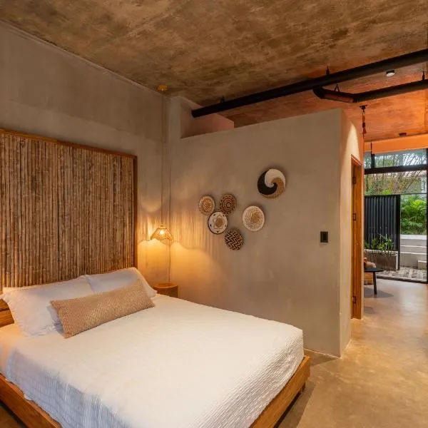 The Surfer's Base, hotel em Jacó
