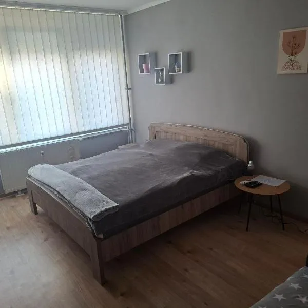 Dombó apartman، فندق في دومبوفار