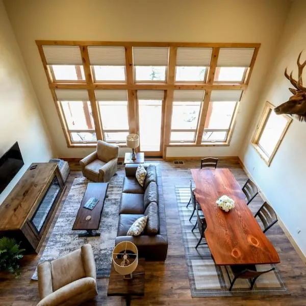 Luxury Townhome in Exclusive Eagle Bend, hôtel à Bigfork