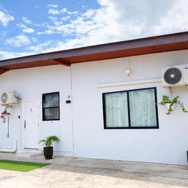 Piarco Airport Guest House، فندق في Piarco
