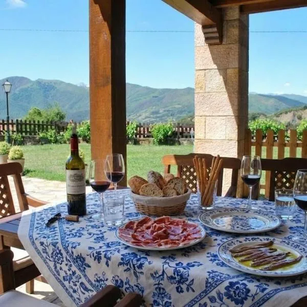 Apart con piscina Lebanes Picos de Europa, hotel en Torices