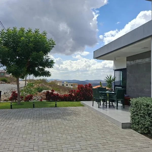 Casa Vista Bela em Bezerros 4 qts com ar 10 pessoas, готель у місті Безеррус