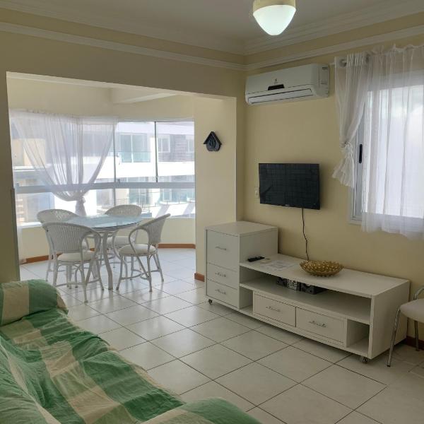 Apartamento junto mar, bem ventilado e iluminado - Antilhas 679