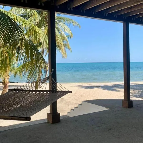 Beachfront Home Kissin' the Caribbean - BELLA SWAY BELIZE, Hotel in Placencia Village