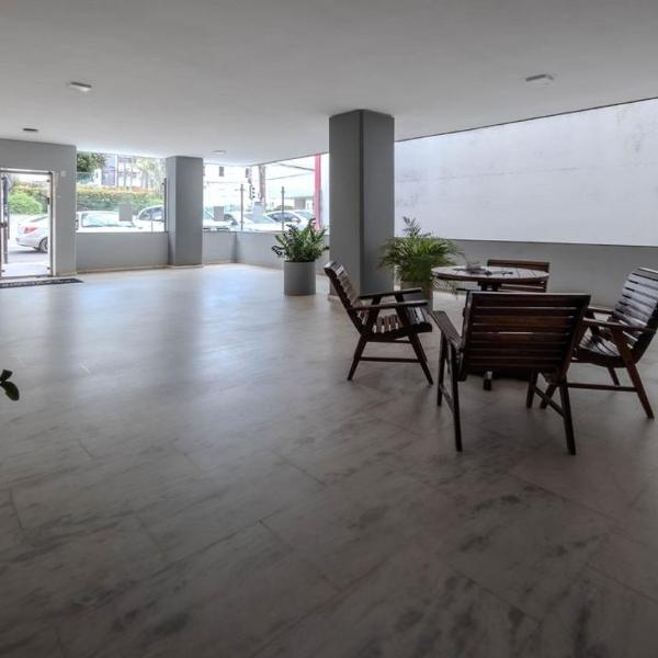 Apto com Garagem perto do Porto da Barra no Graca - Foto 4