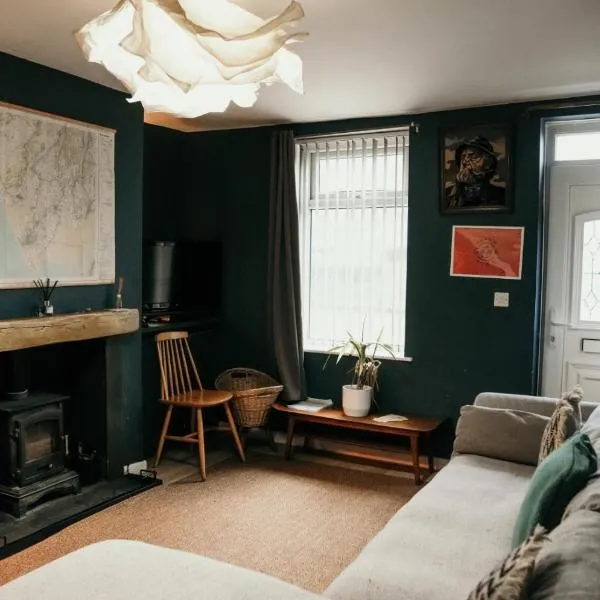 Unique, cosy, Lake District artist hideaway - 5 bd, hotel din Millom