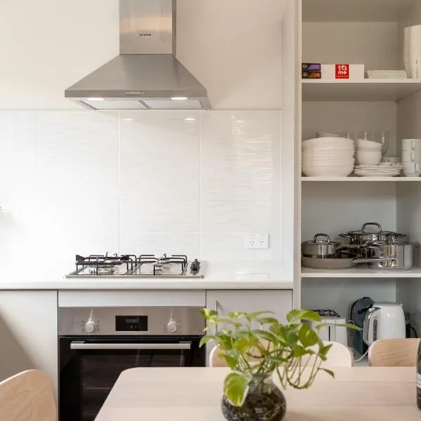 Modern Family Home Near Fiona Stanley & Murdoch Uni, hotell i Perth