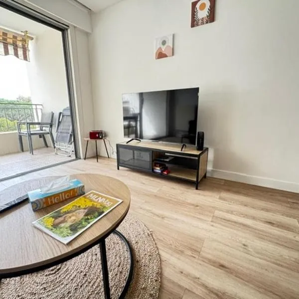 Renovated one bedroom apartment Capitou 2 ou 4 people, hotel in Mandelieu-La Napoule