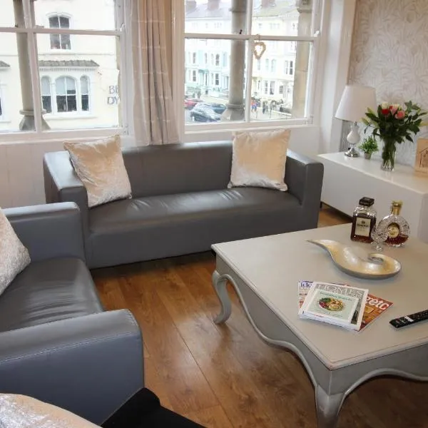 Cornerhouse Apartments 3 Sleeps 7, Hotel in Llandudno