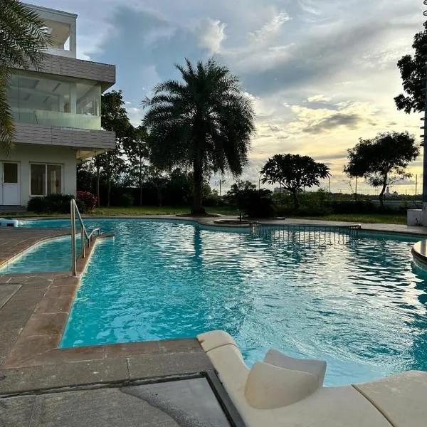 Viesnīca Ocean Sky Bloom pilsētā Covelong