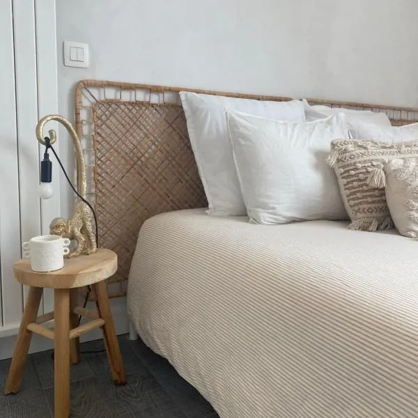 The Conservatory, a cosy private attic located central between Ghent Antwerp Brussels, hotel a Lokeren