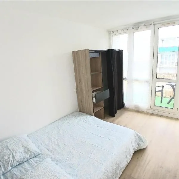 Eves Rooms – hotel w mieście Saint-Michel-sur-Orge