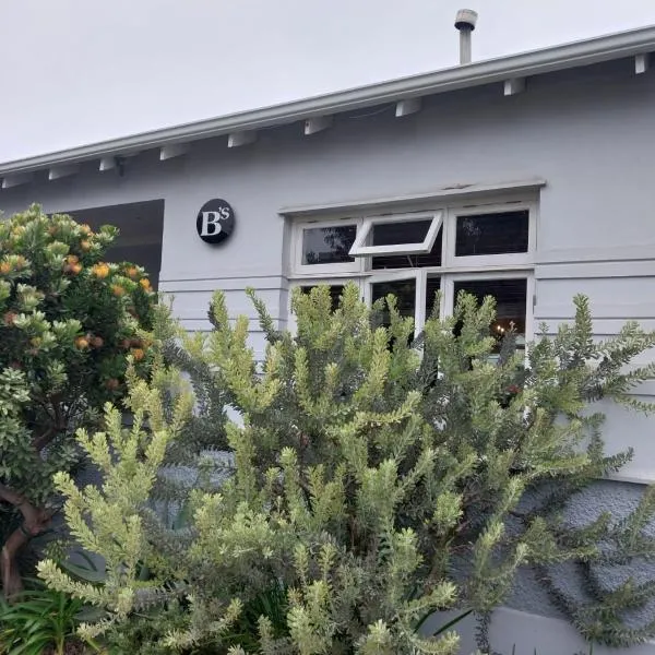 B's Place – hotel w mieście Port Elizabeth