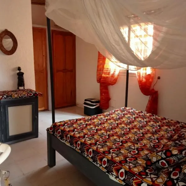 Chambre d'hôte Maryvonne & Mamadou, khách sạn ở Nianing