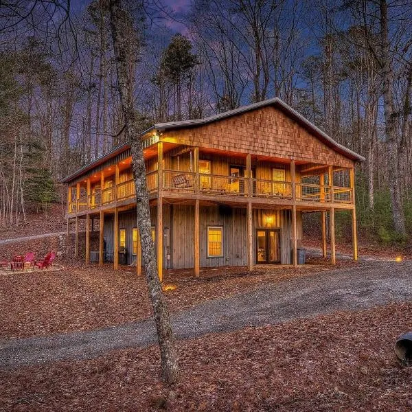 5-Star Cabin wHot Tub, Game Room, & Resort Perks!, hotelli kohteessa Ellijay