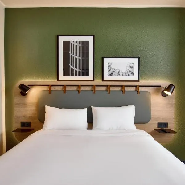 鐘樓羅茲酒店，羅茲的飯店