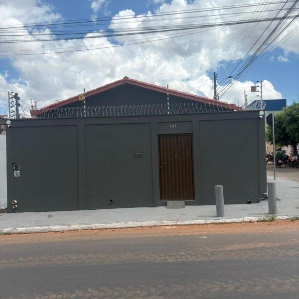 Casa para família no Setor Coimbra com garagem
