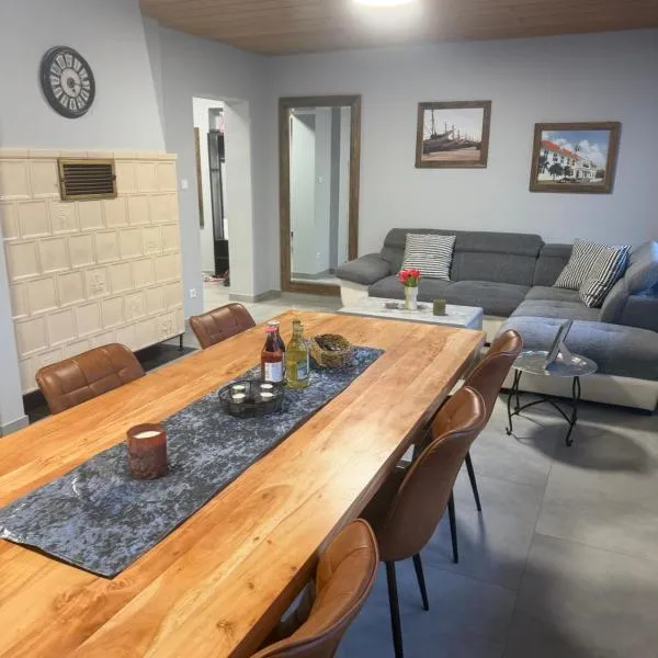 WG-Zimmer-Monteurzimmer-Ferienwohnung bis 10 Personen, Hotel in Aldenhoven