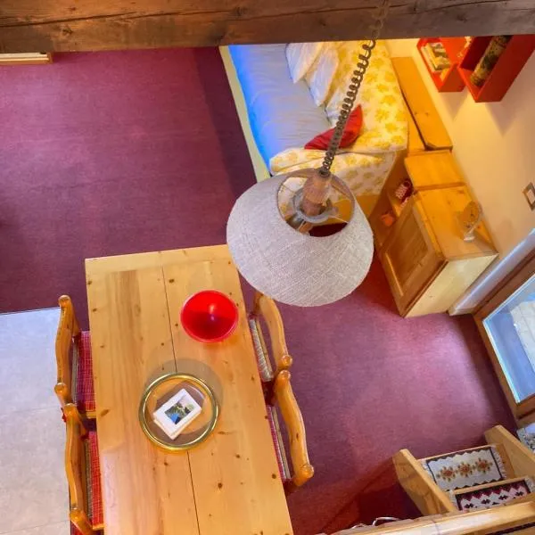 Mansarda stile cottage nel cuore delle Dolomiti, hotell sihtkohas Moena