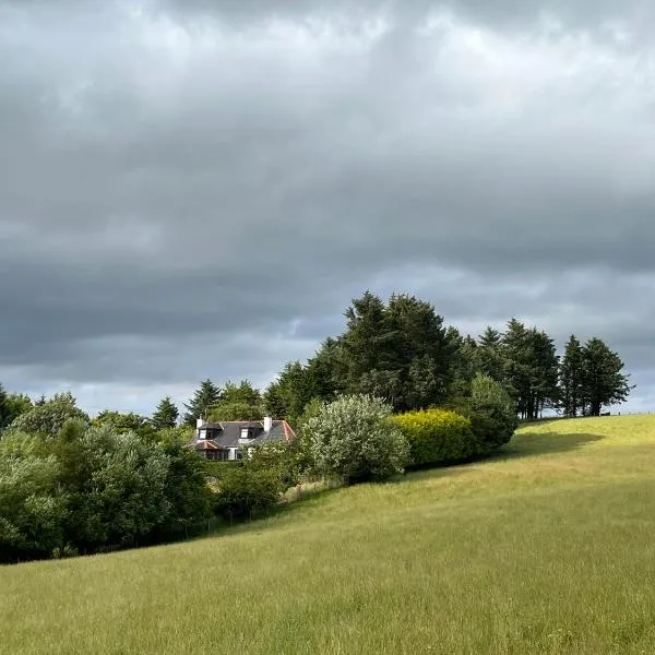 Cowden Farmhouse, near Stonehaven., hotel di Glenbervie