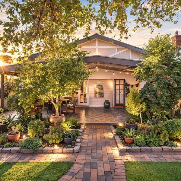 Cozy Cottage with Full Kitchen, Backyard & Patio, Hotel in Tamworth
