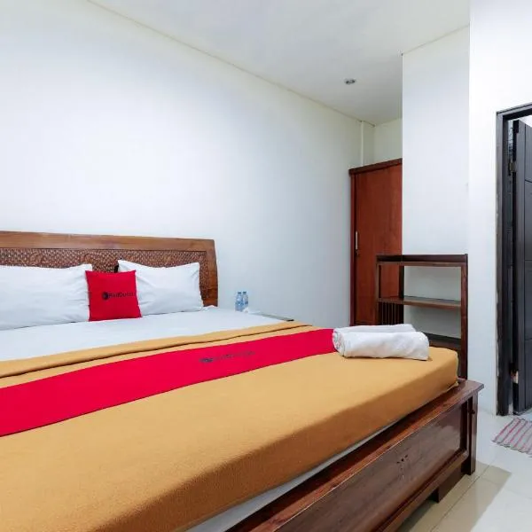 RedDoorz Plus near Green Pramuka Square Mall, hotel di Jakarta
