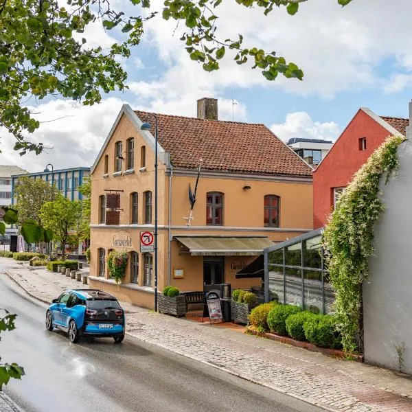 GamlaVærket Gjæstgiveri og Tracteringssted, готель у місті Саннес