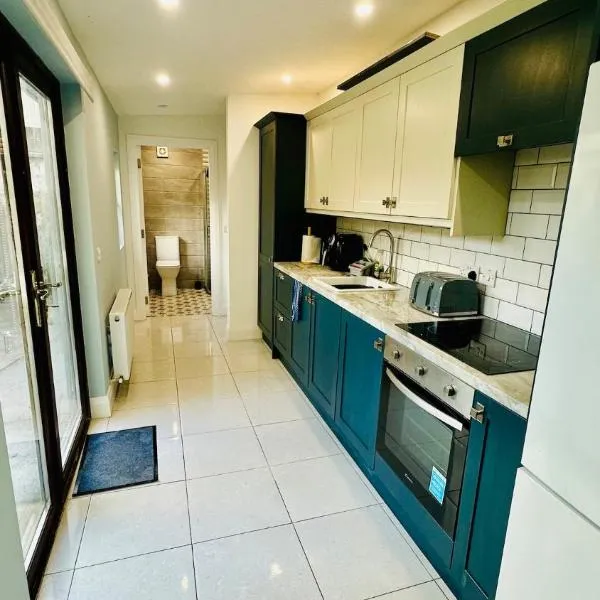 Modern 3 Bedroom House in Tralee Near Killarney and Dingle, hotel en Tralee