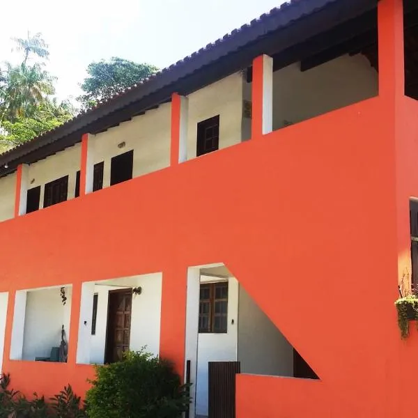 Recanto Casa de Pedrinha - Aptos para temporada e finais de semana, hotel in Caraguatatuba