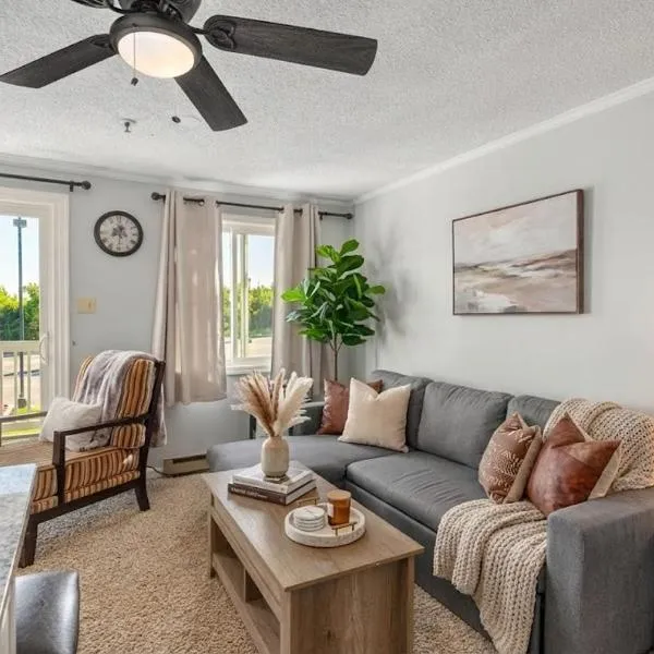 Snowshoe Ski-InSki-Out Steps to Ballhooter Lift Mountain Lodge Condo – hotel w mieście Snowshoe