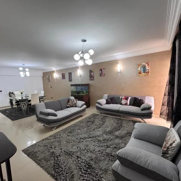 카이로에 위치한 호텔 رويال شقة بكمبوند البارون المعادى