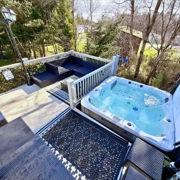 Lovely Hot Tub Caravan in Northumberland, Free Golf Access, Dog Friendly, hotel in Swarland