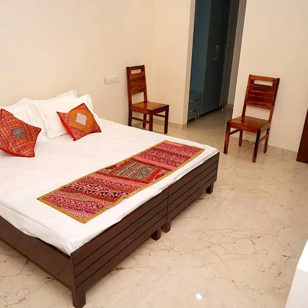Hotel IT Park Home Stay Near DLF City Centre Mall Unmarried Couple Not Allowed, hotel i Manī Mājra