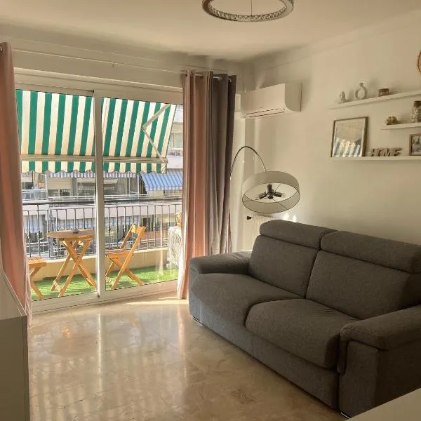 Studio cosy avec balcon, à 5 min de la mer Roquebrune-Cap-Martin et de Menton, Hotel in Roquebrune-Cap-Martin