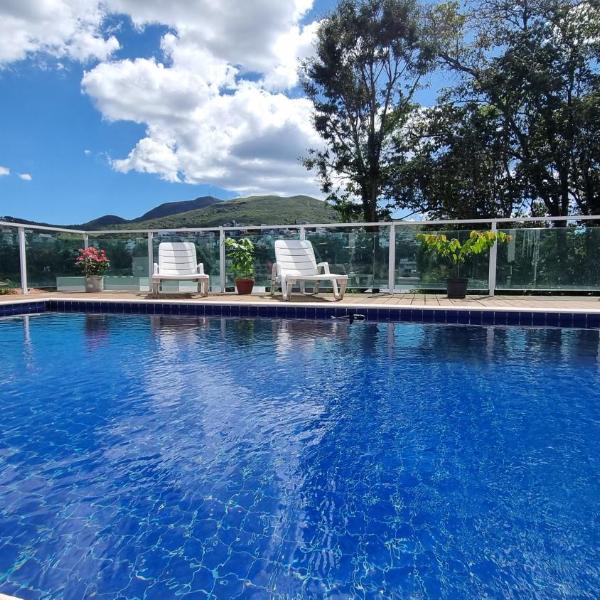 Casa Aconchegante em Escarpas do Lago 4 suítes e piscina com vista