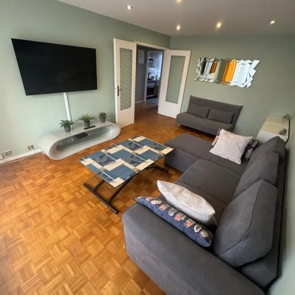 OPEN 24 7 Apartment parking 15' PARIS 3' ATHLETICA, Hotel in Saint-Gratien