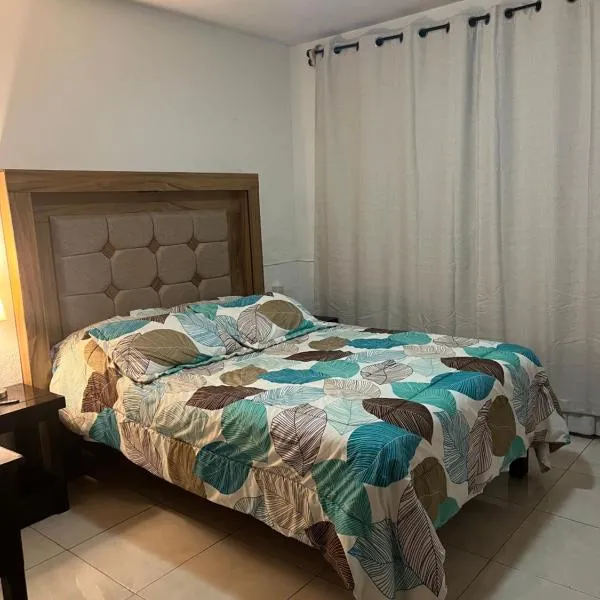 Cuarto cómodo y económico cerca Expo GDL Plaza Sol, hotel a Guadalajara