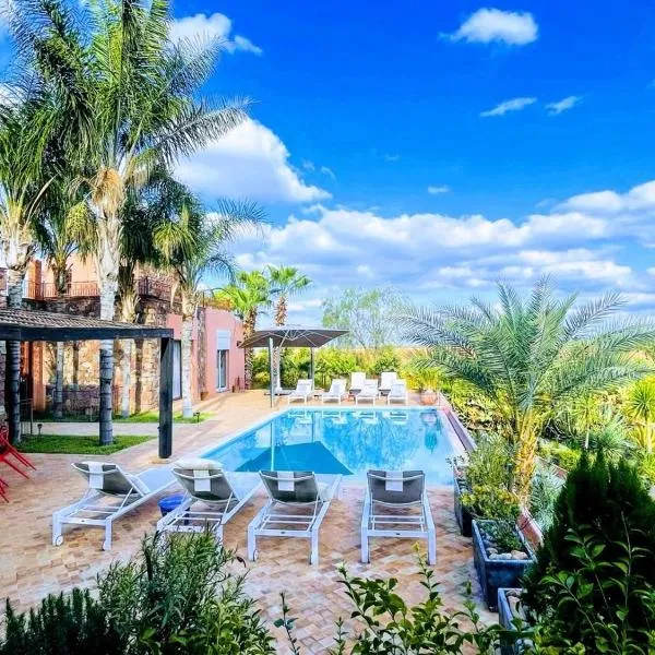 Villa Malika Private Luxury Villa Marrakech, hotel em Tameslouht